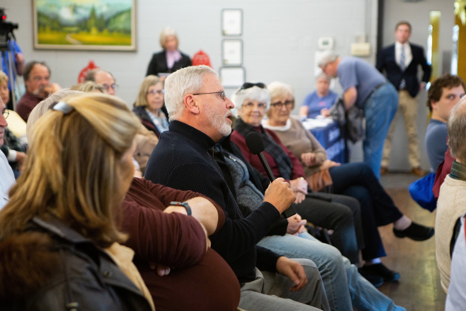 November 15, 2019: More than 100 people crowded the Central Bucks Senior Activity Center in Doylestown today for a Legislative Breakfast hosted by state Sen. Steve Santarsiero.  The audience aired concerns about a wide range of subjects including property taxes and gun violence.