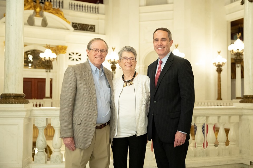 17 de junio de 2019: el senador Santarsiero con Pat y Sue Houston, electores de Buckingham